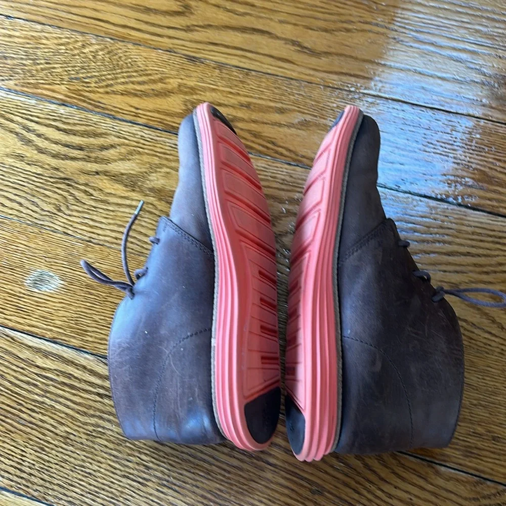 Cole Haan Lunargrand style chukka boots. Men’s Size 8.5. Great used condition.